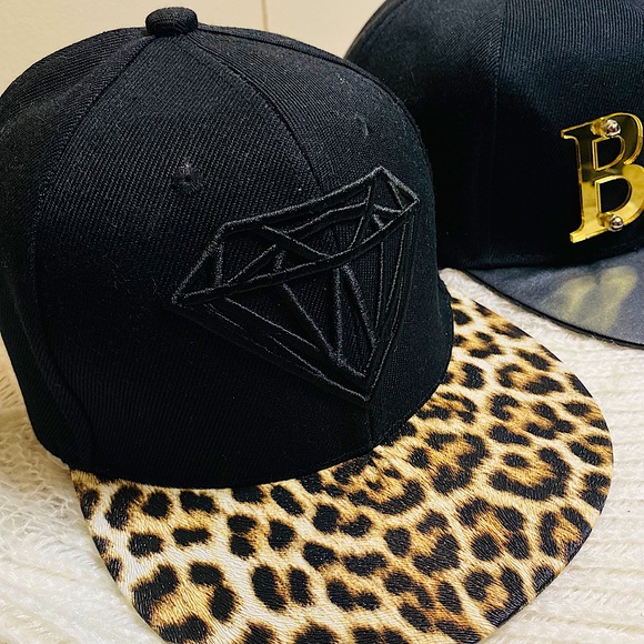 ❗️SALE❗️✨Brand New 3 Hats Bundle✨ - Picture 5 of 6